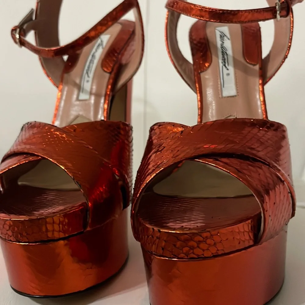 Brian Atwood MADISON RUST ORANGE METALLIC ELAPHE SNAKE PLATFORM SANDALS 38 7.5
